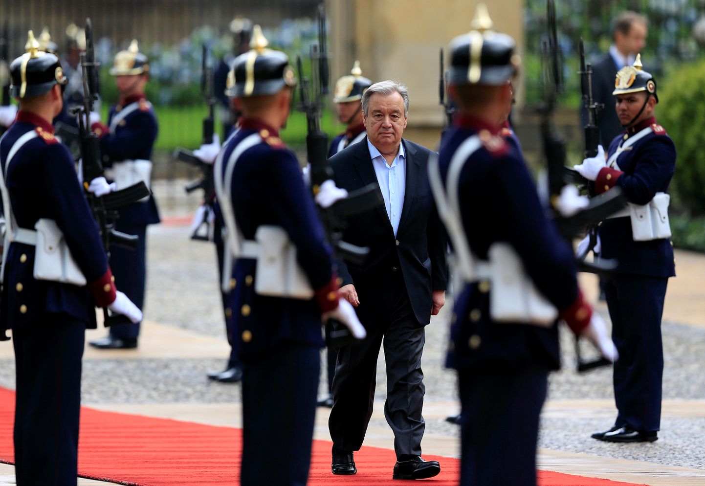 Antonio Guterres saabumas Bogota presidendipaleesse.