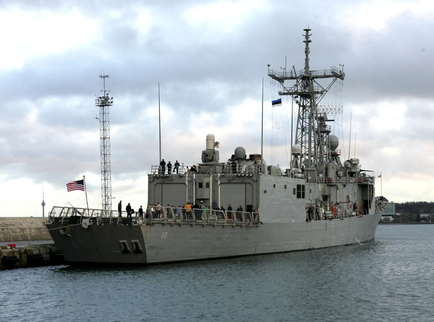 USA sõjalaev USS Klakring Tallinna reisisadamas.