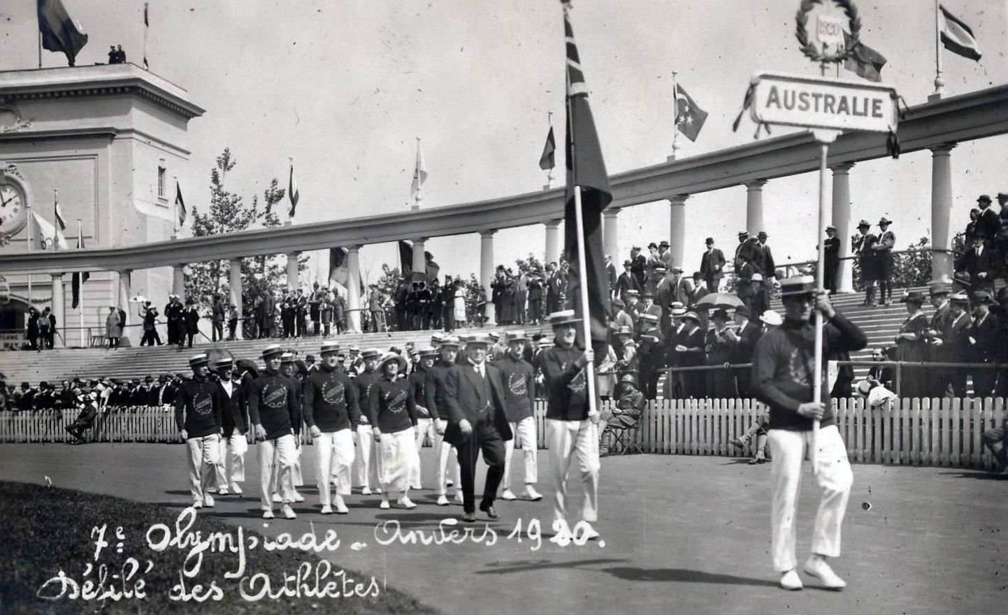 Austraalia delegatsioon Antwerpeni olümpia ava­tseremoonial.