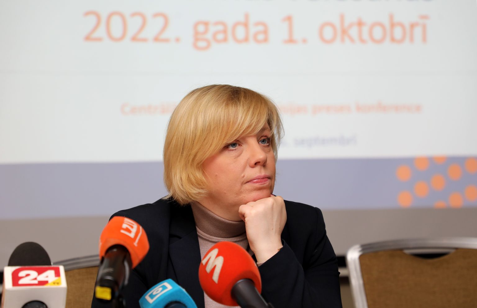 Centrālās vēlēšanu komisijas priekšsēdētāja Kristīne Bērziņa piedalās preses konferencē, kurā infromē par 14. Saeimas vēlēšanām.
