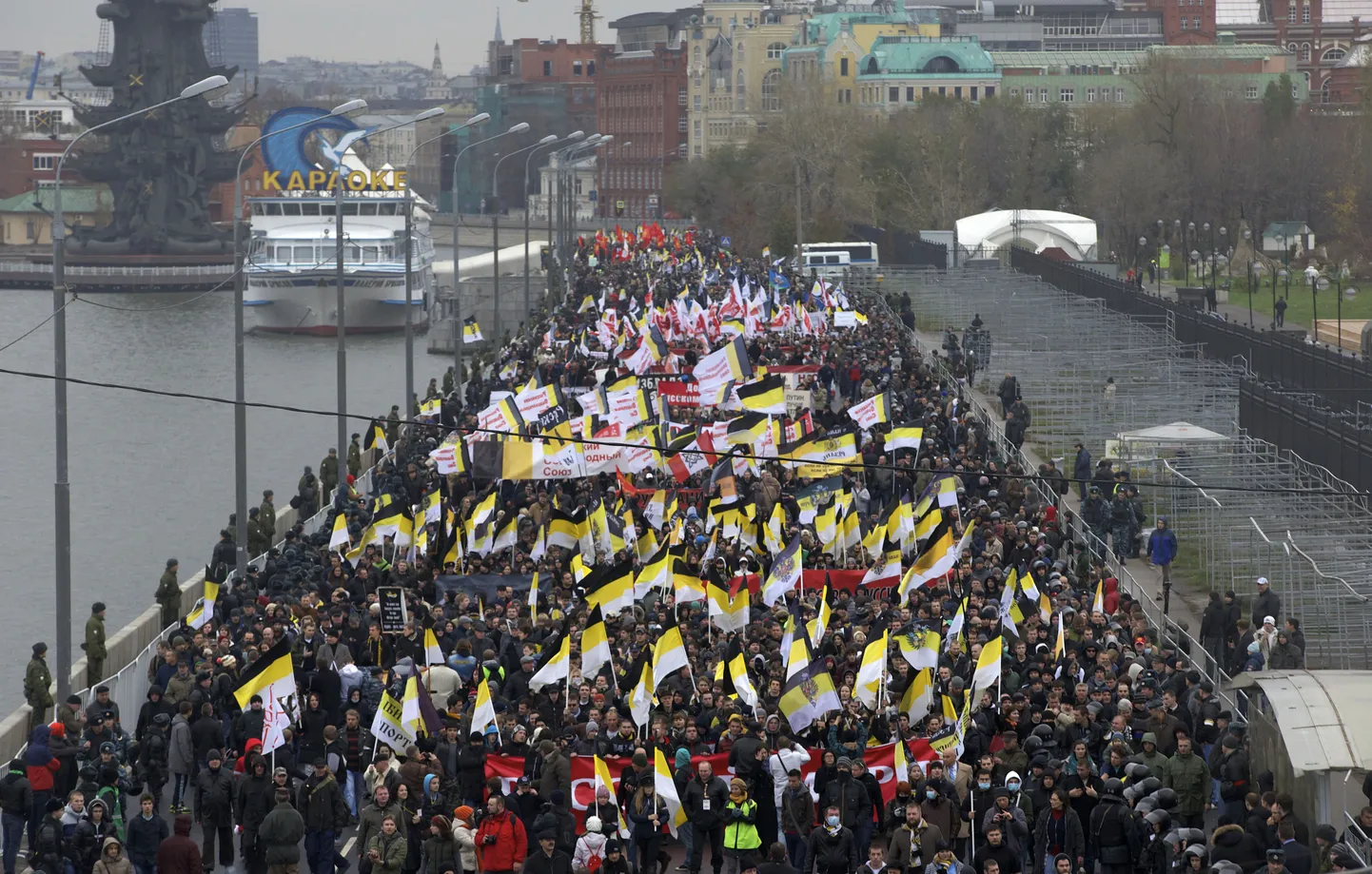 Ultranatsionalistide meeleavaldus mullu novembris Moskvas. Tookord kõlasid ka loosungid «Venemaa venelastele» ja «Täna migrant, homme okupant».