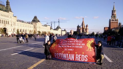 Эстонцы с красным флагом разозлили российскую полицию