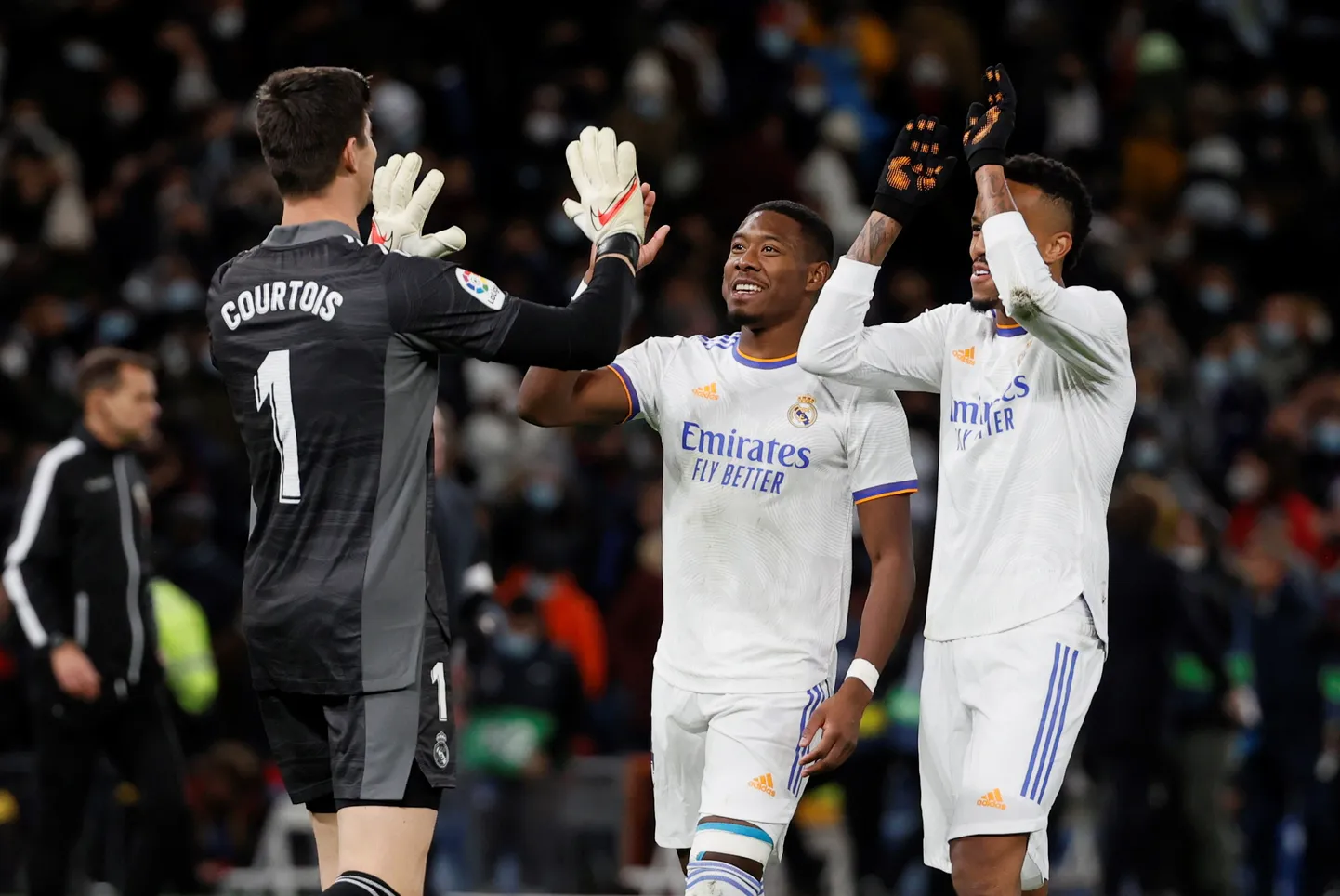 Madridi Reali mängijad võitu tähistamas.