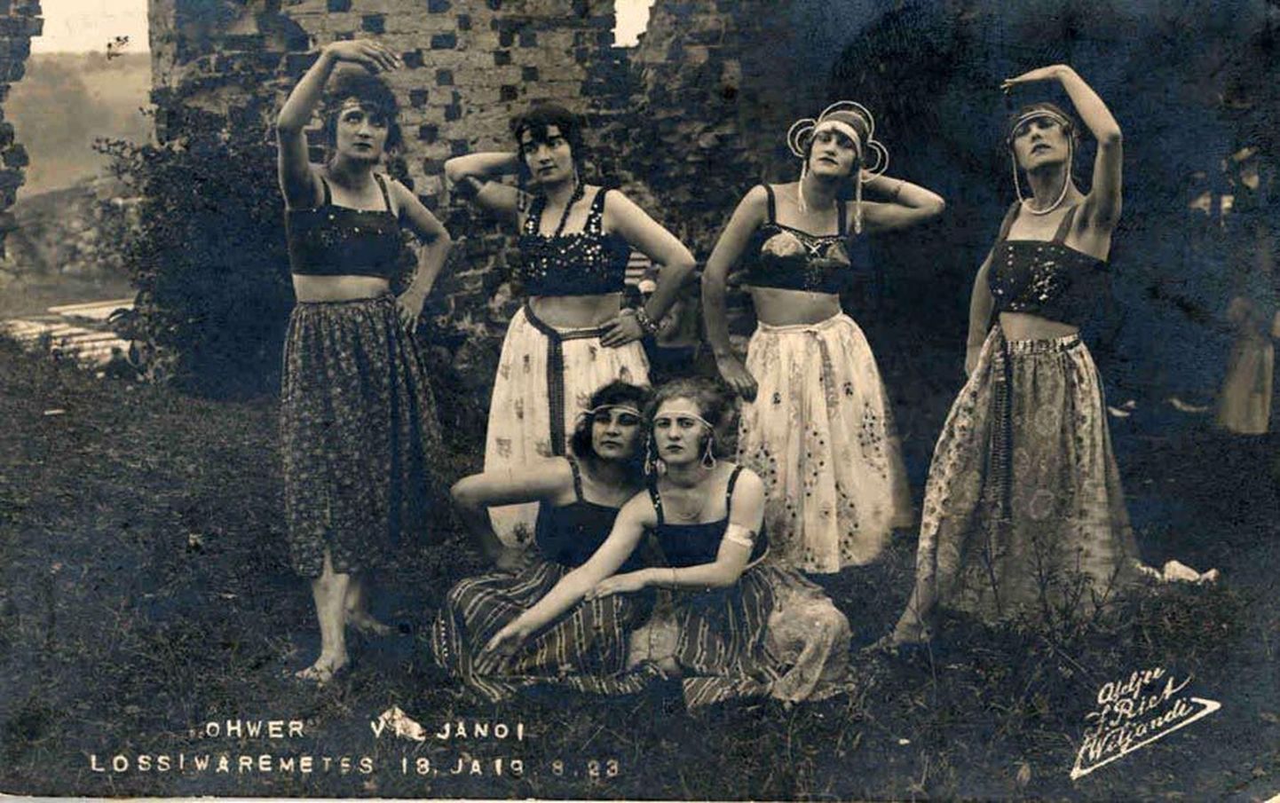 Vabaõhulavastuse «Ohver» trupp Viljandi lossimägedes 1923. aasta augustis