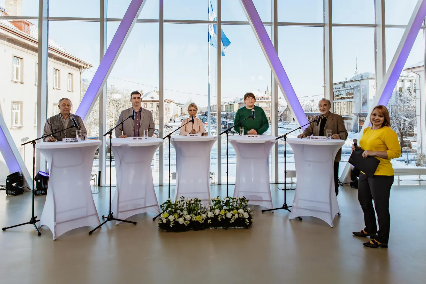 Ettevõtja Vjatšeslav Makaronski (vasakult), loodusteadlase Mati Kose, muusikaprodutsent Kadri Tali, ajakirjanik Krister Kivi ning õppejõu ja politoloogi Toomas Alatalu debatilt jäi kõlama mõnigi lennukas mõte seoses Pärnumaa arenguga. Arutelu ohjas Siiri Erala.