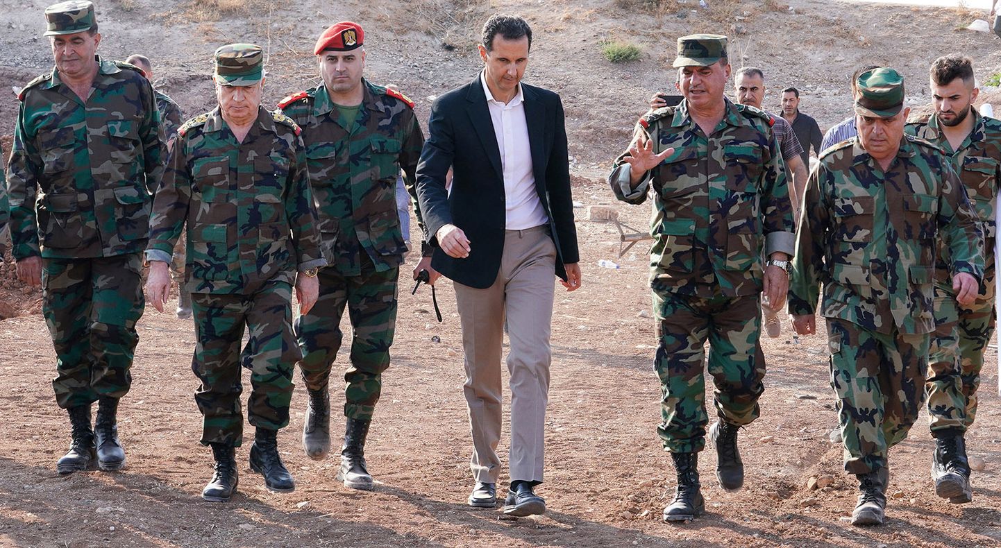 Süüria diktaator Bashar al-Assadi (keskel) režiim on kaheksa aasta jooksul kinni pidanud üle 1,2 miljoni inimese.