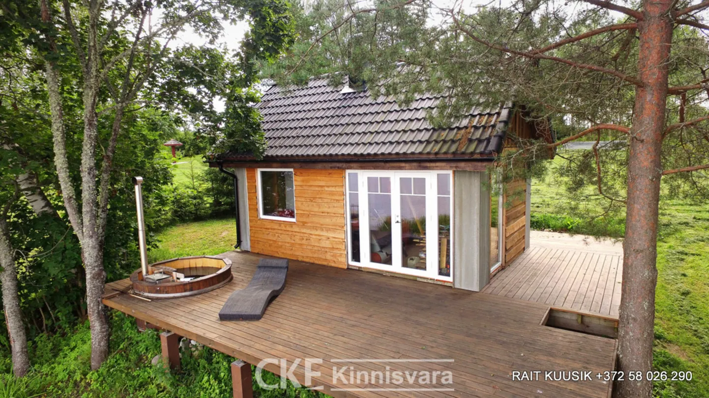 Suvila Lauga järve kaldal.