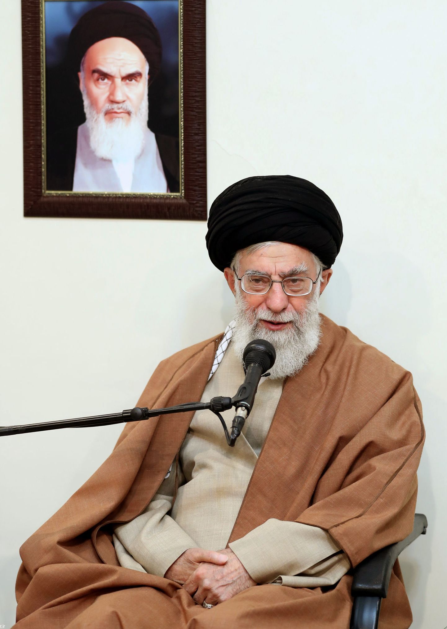 Ajatolla Ali Khamenei teadet edastamas.