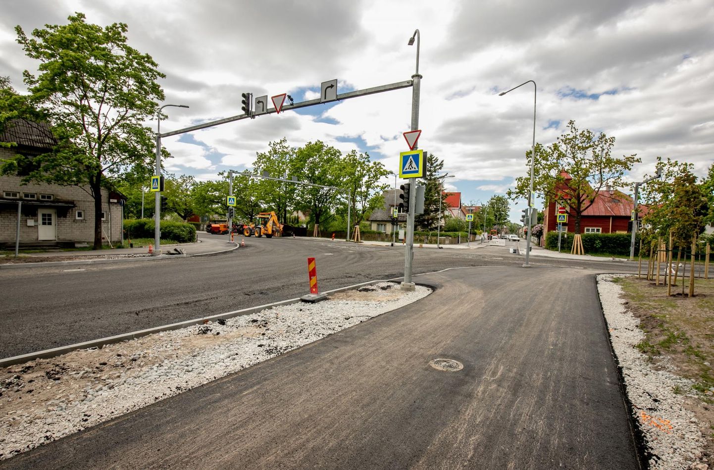 Tammsaare tänaval kavandatakse sel nädalal asfaltimist, mistõttu plaanitakse uulits reedel liiklusele sulgeda.