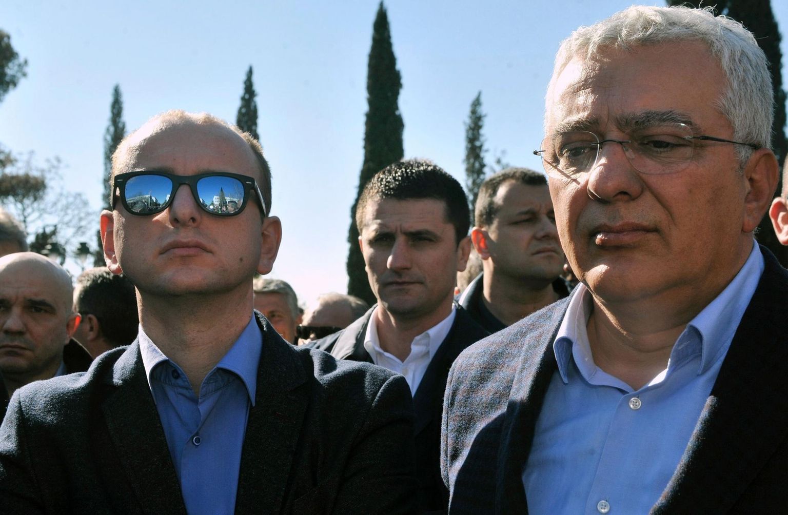 Riigipöördekatsega seoses süüdi mõistetud opositsioonierakonna Demokraatlik Rinne liidrid Milan Knežević (vasakul) ja Andrija Mandić. 
