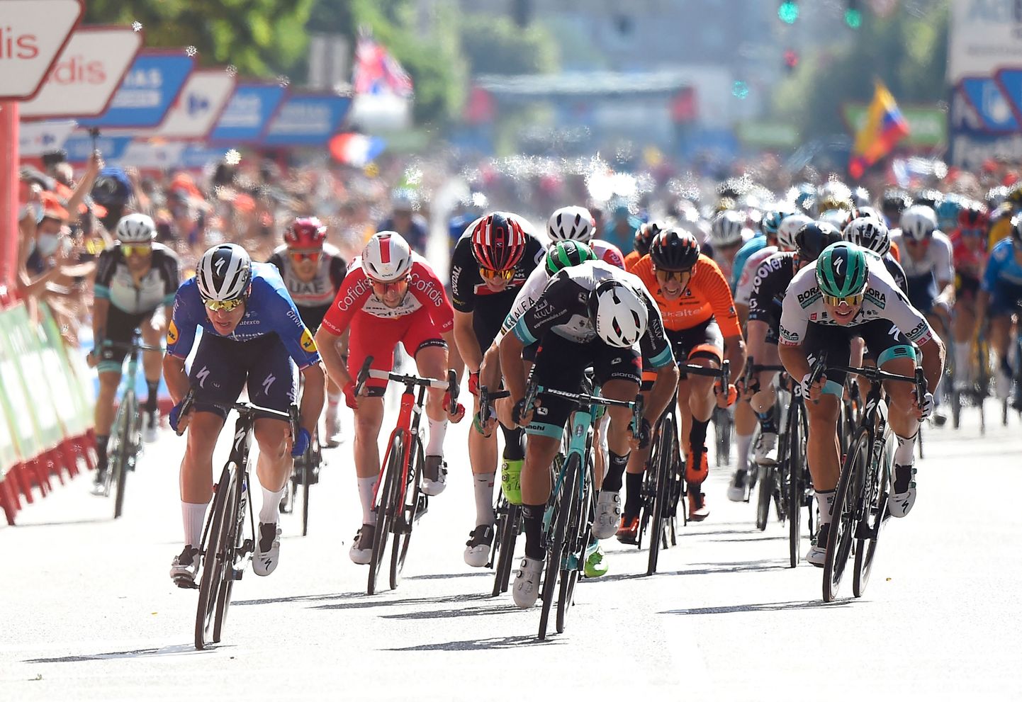 Vuelta teise etapi finišiheitlus. Fotol paremal seitsmendana lõpetanud Martin Laas.