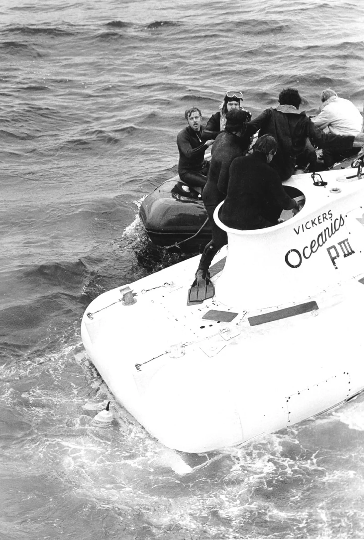 Pisces III pärast päästmist Ühendriikide mereväe poolt