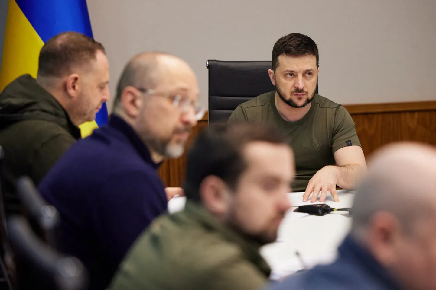This handout picture taken and released by Ukrainian presidential press-service on April 2, 2022 shows the President Volodymyr Zelensky helding a meeting with the economic blocs of the Office of the Head of State and the Cabinet of Ministers. (Photo by UKRAINIAN PRESIDENTIAL PRESS SERVICE / AFP)
