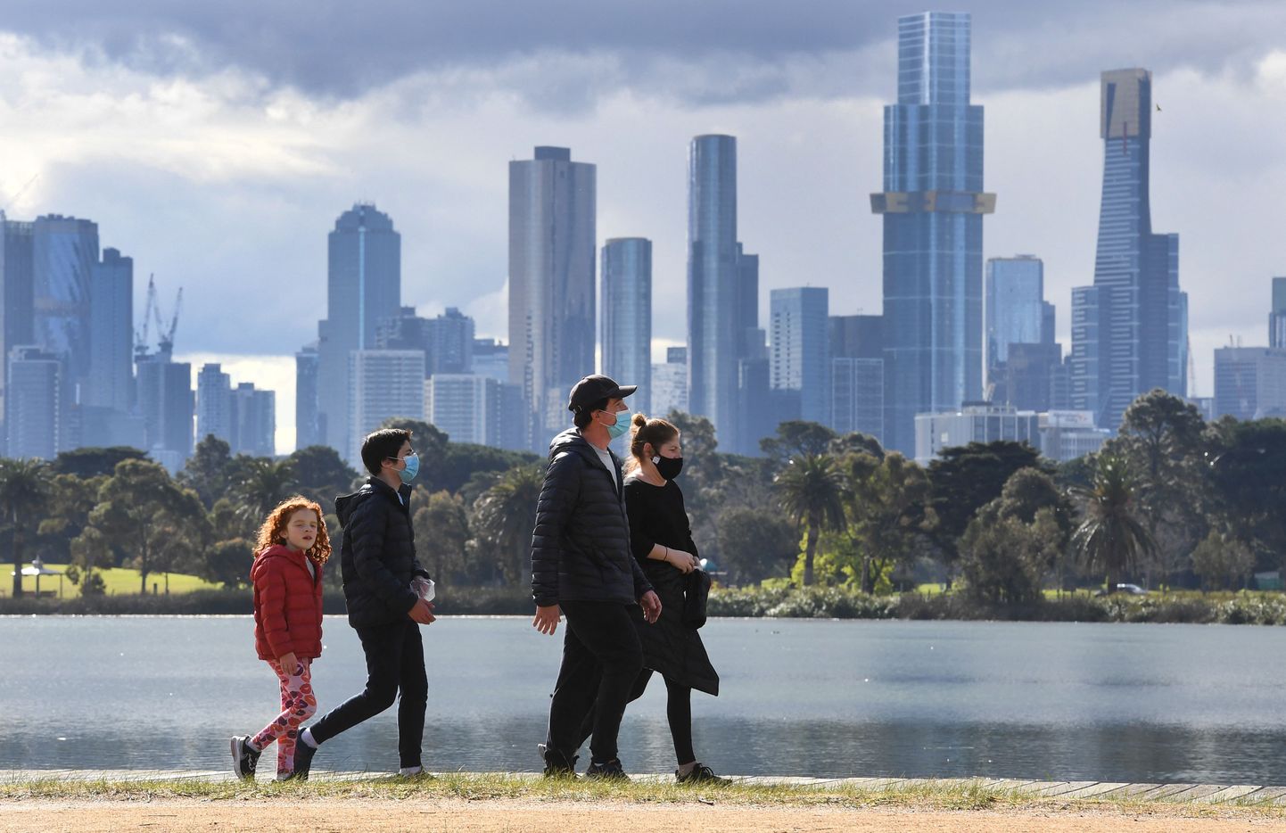 Austraalia suuruselt teine linn Melbourne.