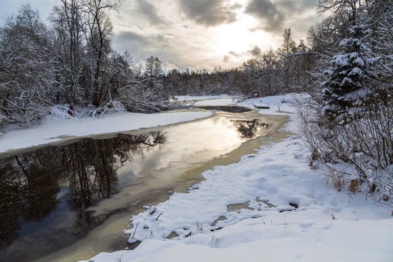 Jääolud on jõel muutlikud. Foto on tehtud 2 päeva peale õnnetust.