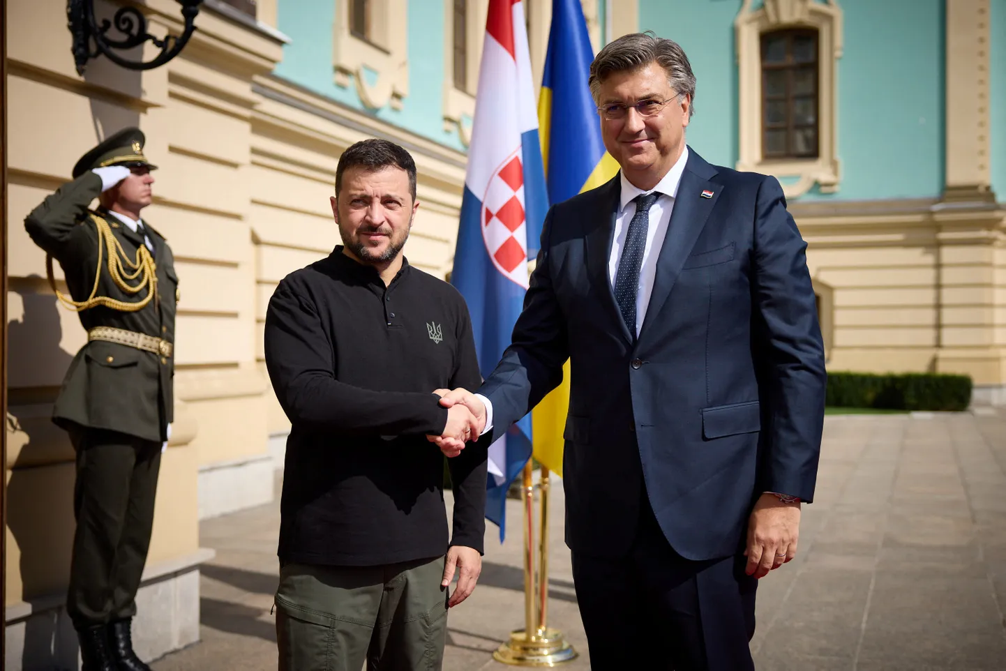 Ukraina president Volodõmõr Zelenskõi ja  Horvaatia peaminister Andrej Plenković.