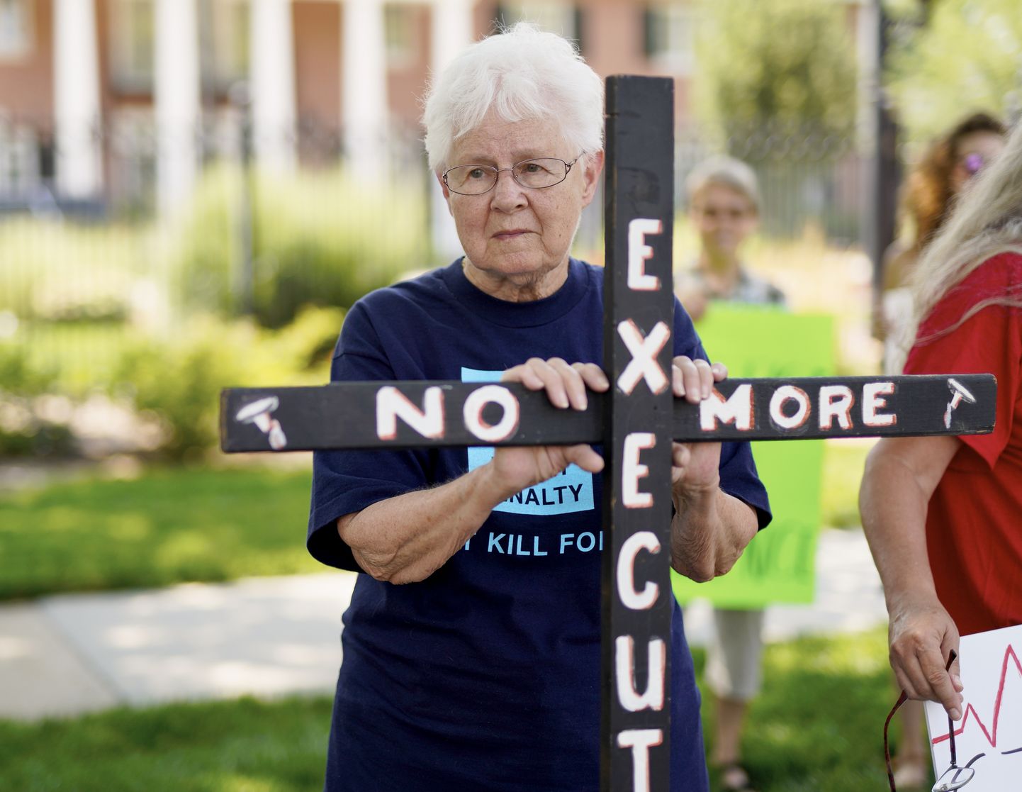 Surmanuhtluse vastane meeleavaldaja augustis USA Nebraska osariigis.