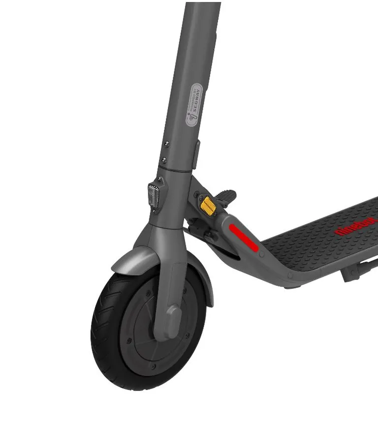 Segway E22E mudeli rehvid on täidetud vahuga – nii on mugavam ja pehmem sõita ning need ei vaja hooldust.
