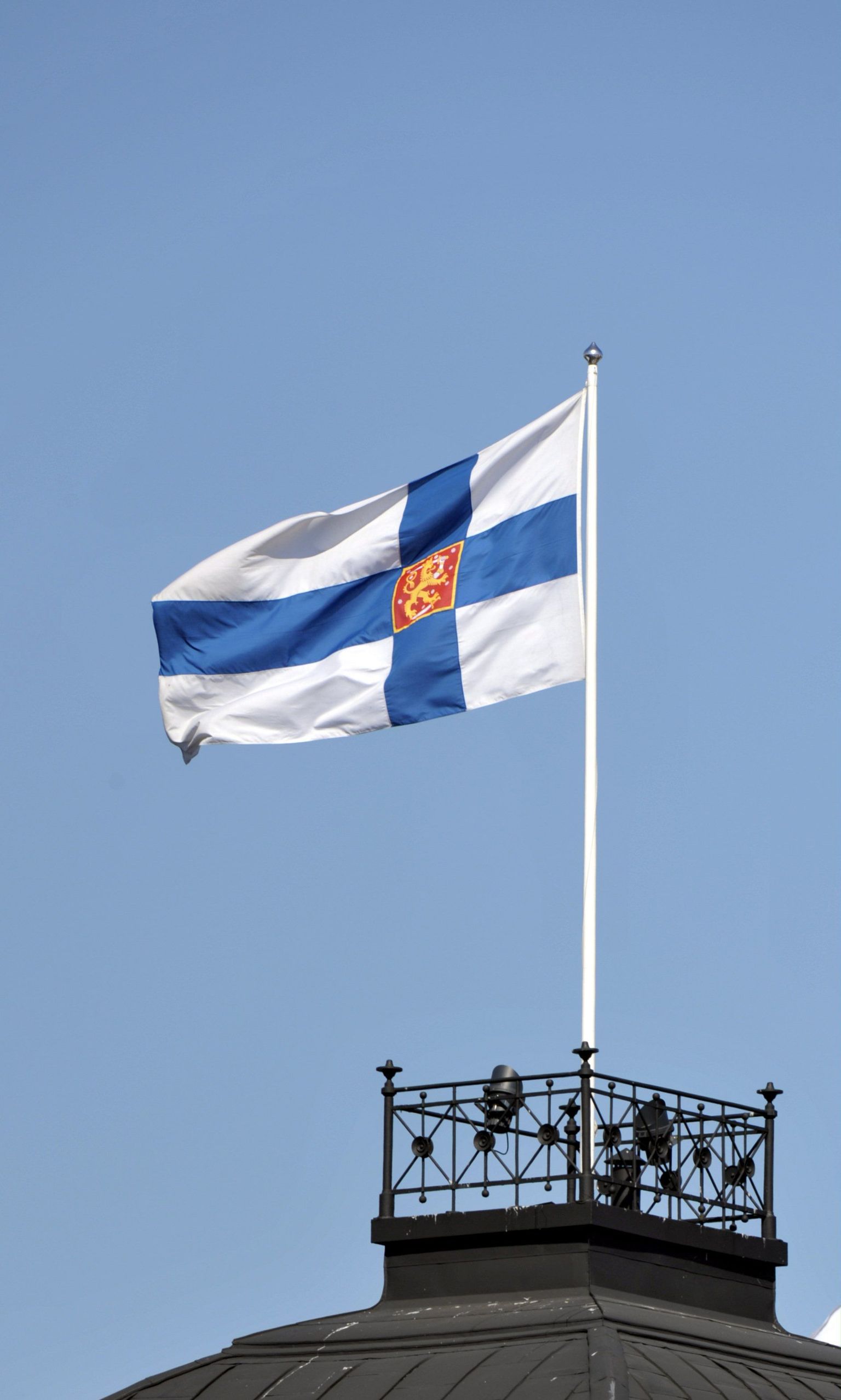Excursion at sea, Helsinki 06 July, 2011. The Finnish flag. LEHTIKUVA / Kimmo Mäntylä *** FINLAND OUT. NO THIRD PARTY SALES. ***
