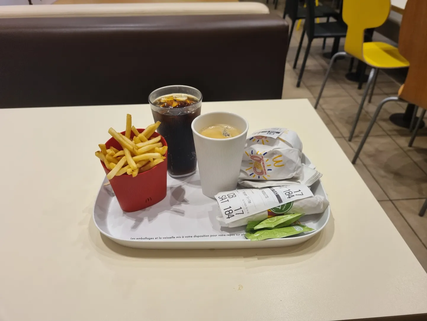 Многоразовая посуда в McDonald's.