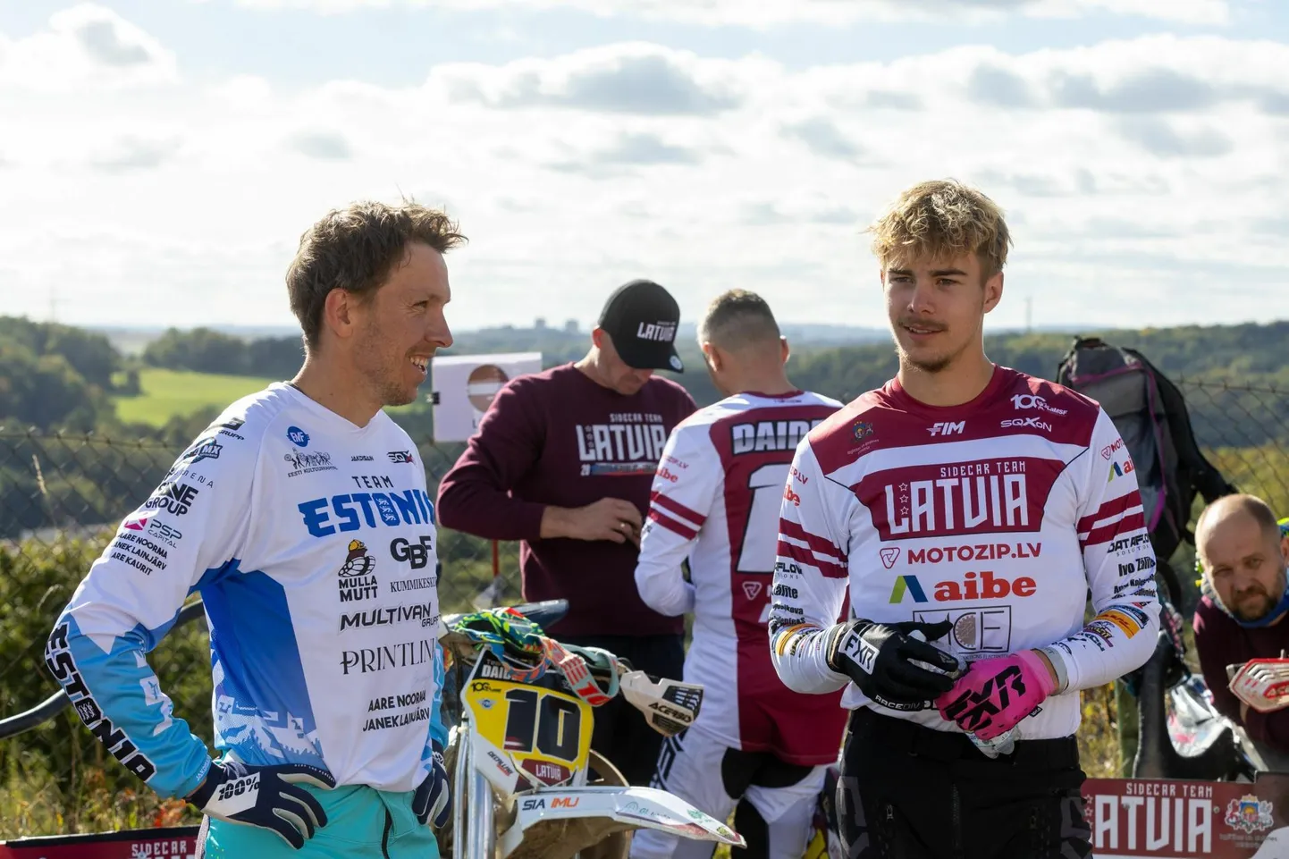 "Vägevalt stardid!" kiitis lätlane Daniels Lielbardis meie Gert Gordejevit, kes hooaja viimasel võistlusel Rahvuste krossil oli mitmel korral stardikurvis esimene.