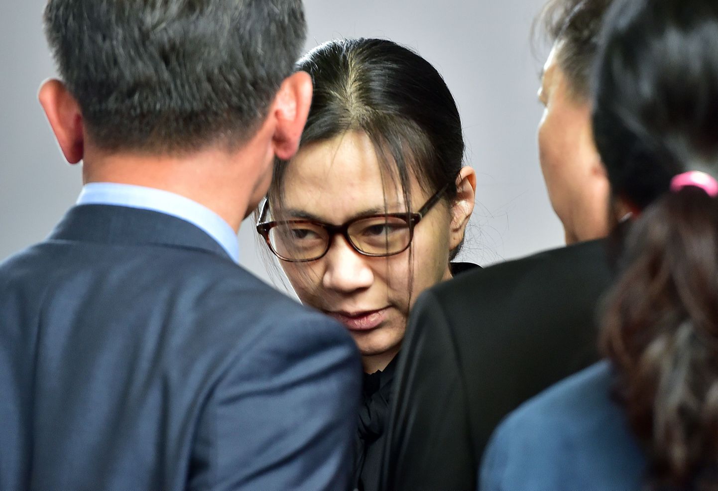 Cho Hyun-Ah täna kohtus ajakirjanike piiramisrõngas.