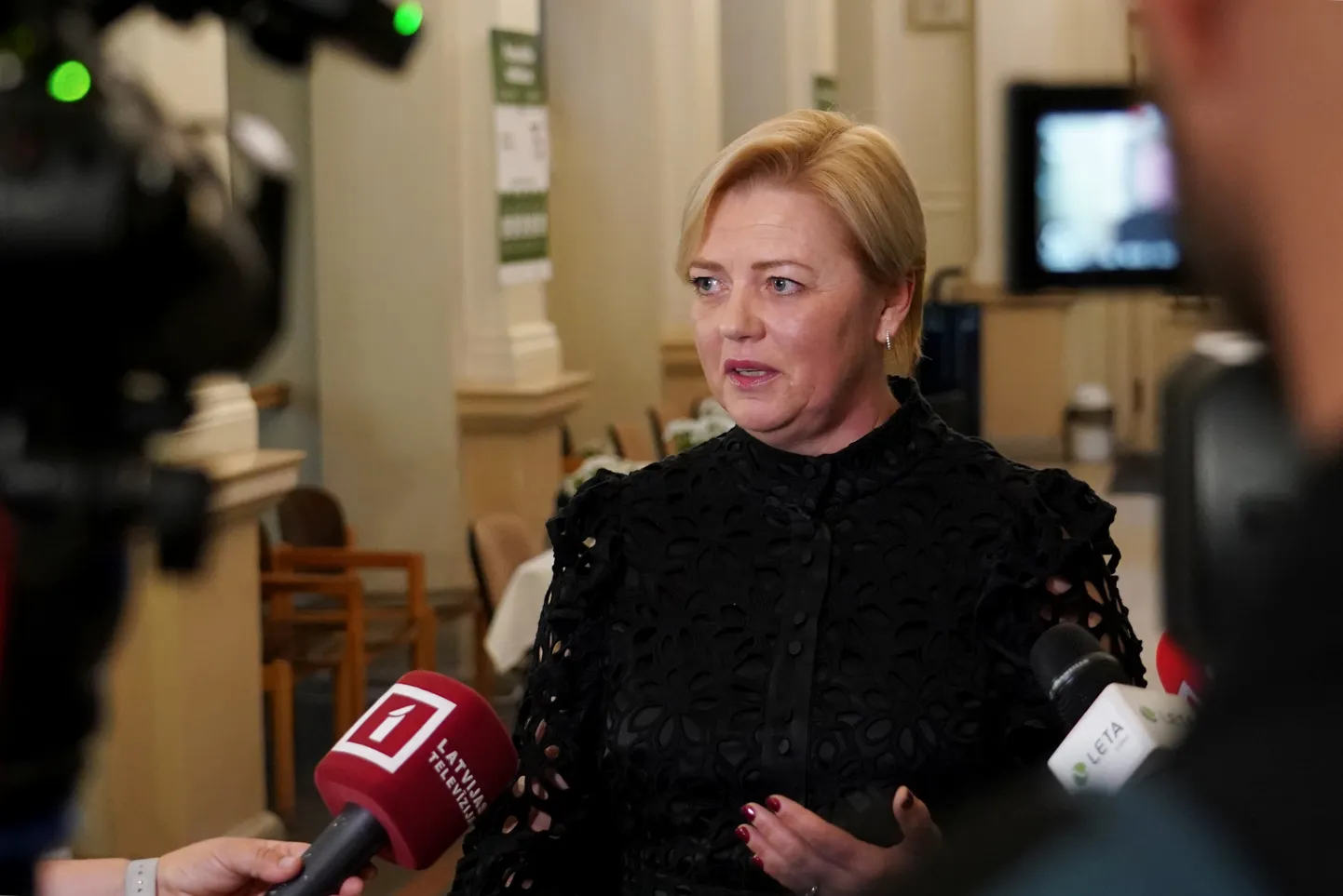 Centrālās vēlēšanu komisijas priekšsēdētāja Kristīne Saulīte piedalās preses konferencē Rīgas Valsts 1.ģimnāzijā pēc pašvaldību vēlēšanām, kurā informē par vēlēšanu norisi.