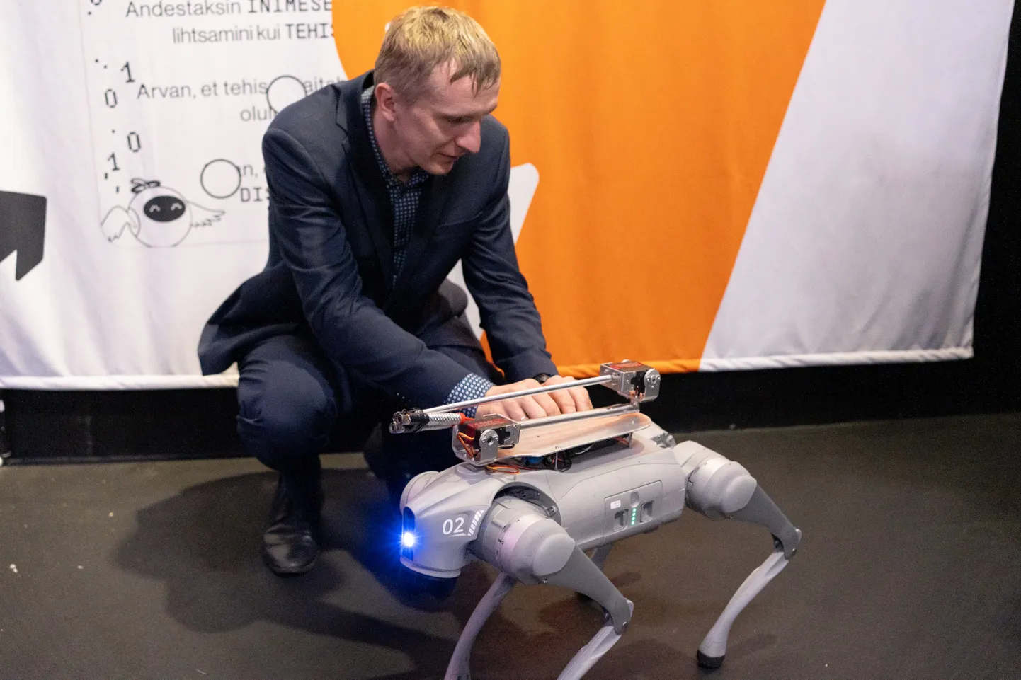 Robotkoerad, vestlusrobotid, humanoidid: Tartus saab näha näitust tehisarust.