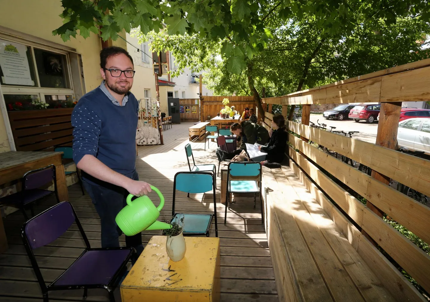Genialistide klubi arendus- ja projektijuhil Kaspar Augil linnasuvilas tööd jagub. Kultuuri­peenraid tuleb tal seal harida augusti lõpuni.