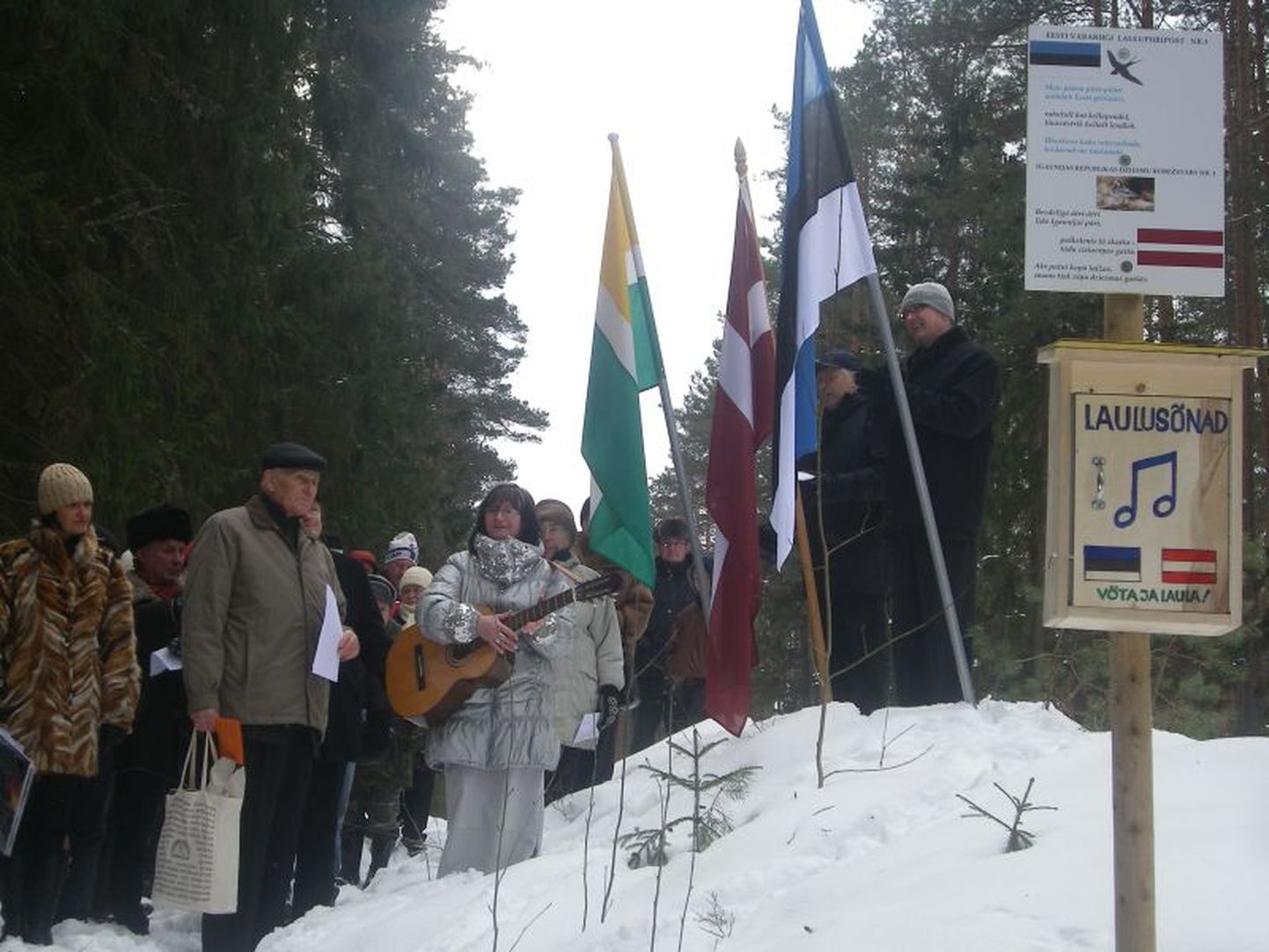 23. veebruaril avati Eesti-Läti piiri tähistav laulupiiripost. Laulupiiriposti juurde kuulub tahvel, millel on Eesti ja Läti rahvuslindude pääsukese ja linavästriku pildid ja mõlema naaberriigi keeles luuletus.