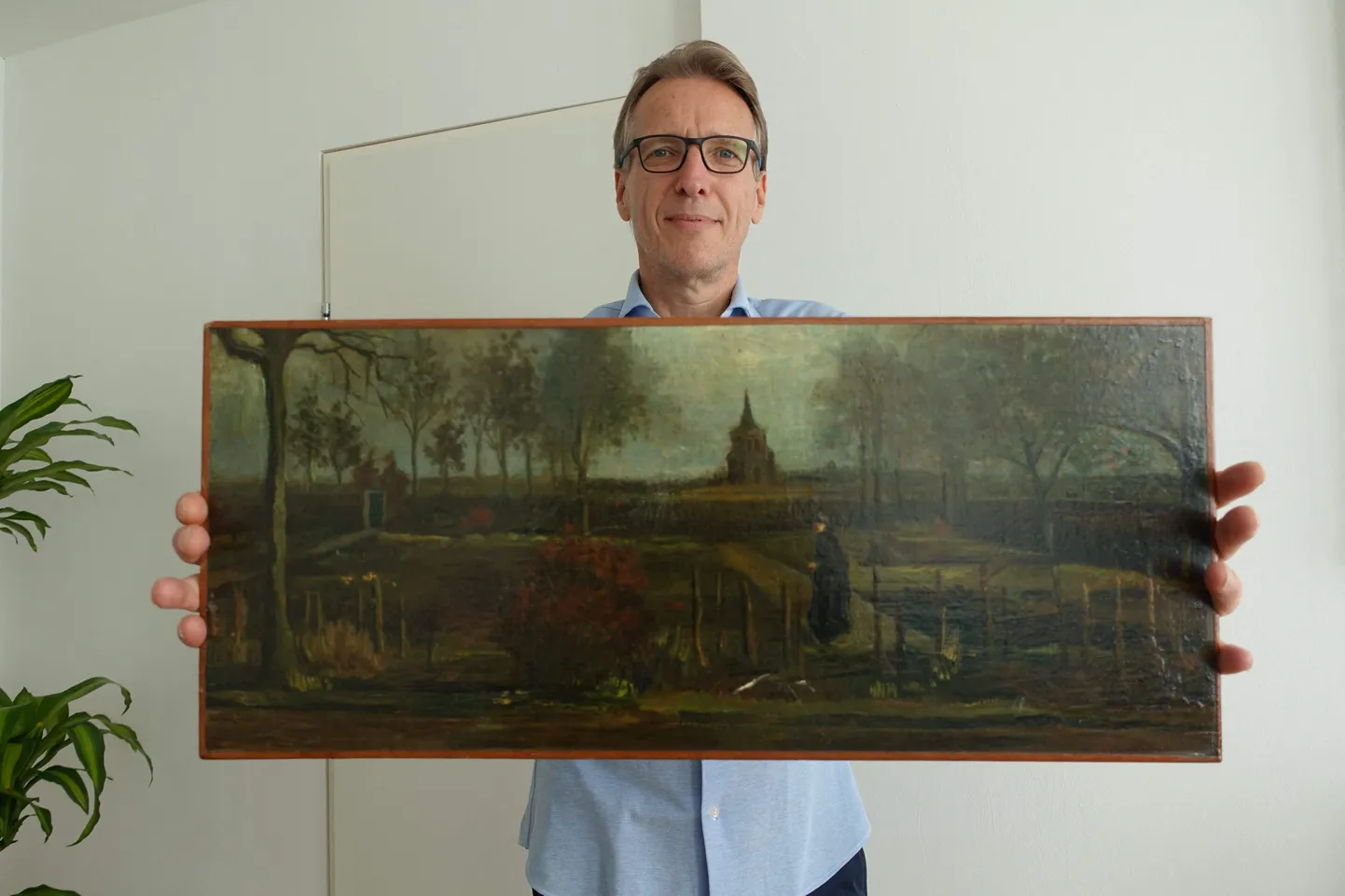 Kunstidetektiiv Arthur Brand sai hinnalise van Goghi maali tagasi verise padjapüüri ja IKEA koti sees