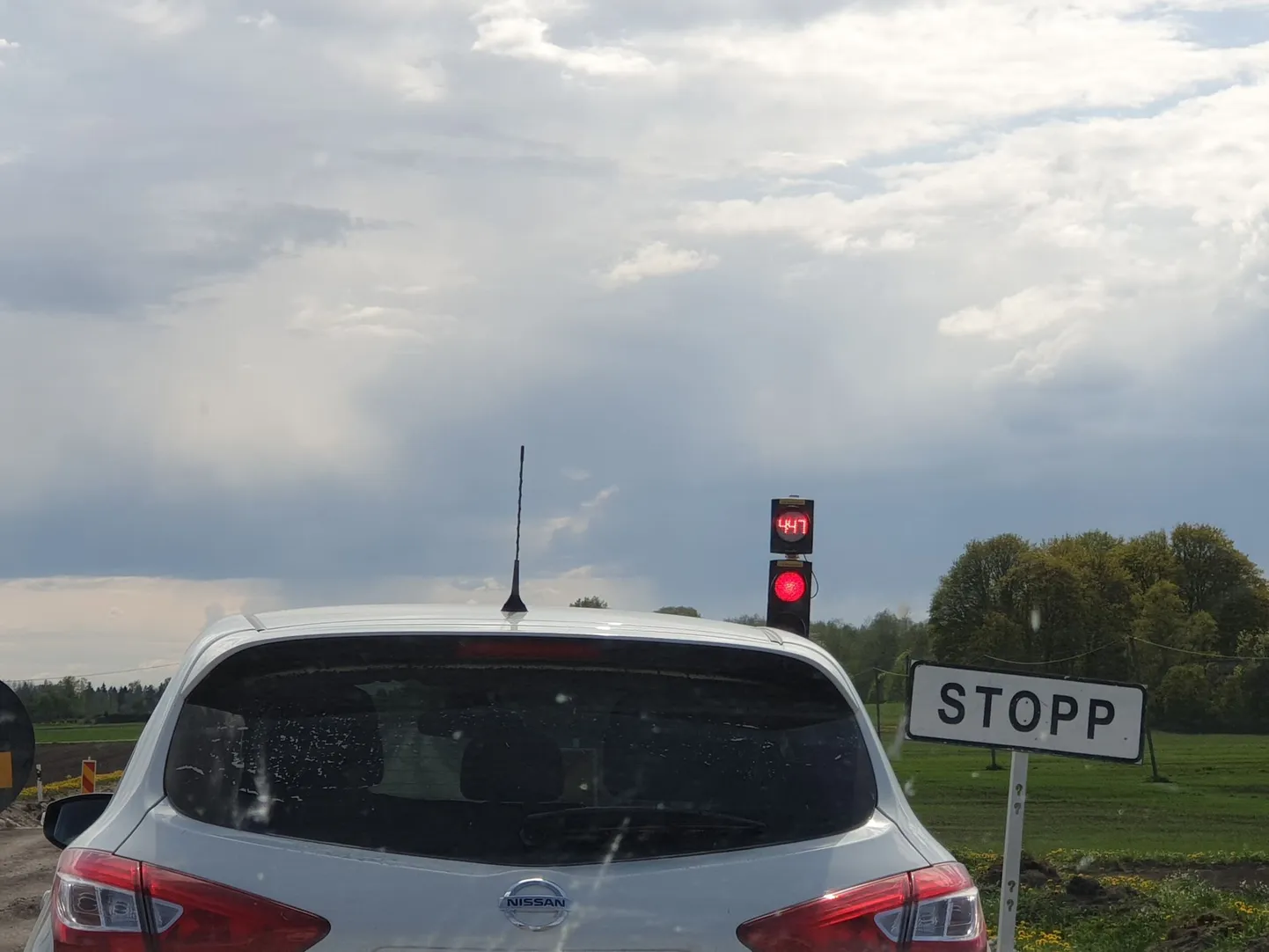Teetööde ajaks Koeru teele pandud foorid