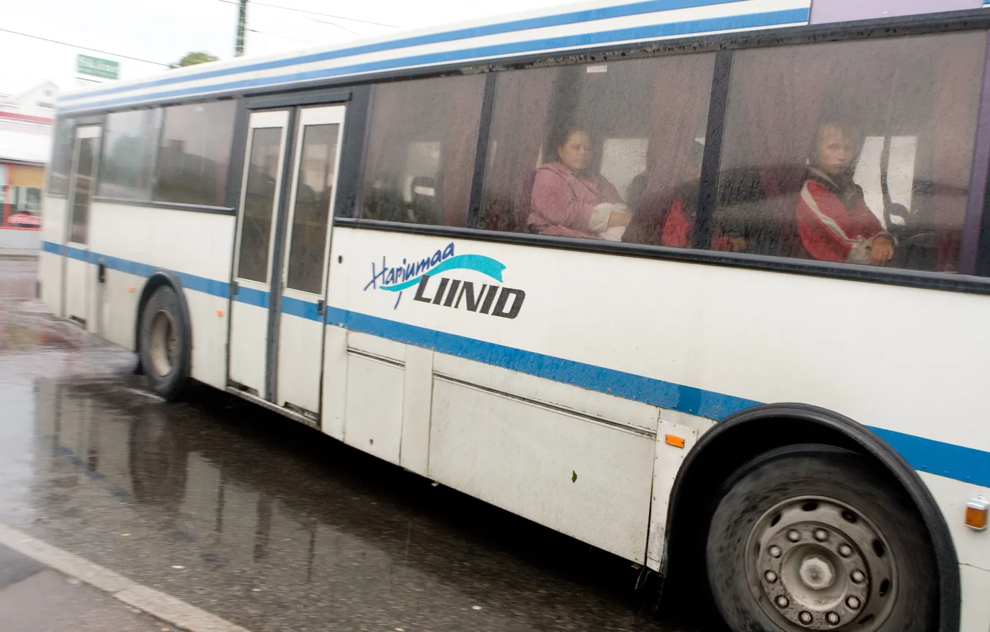 Pildil Atko Harjumaa liinide buss Balti jaamas.
