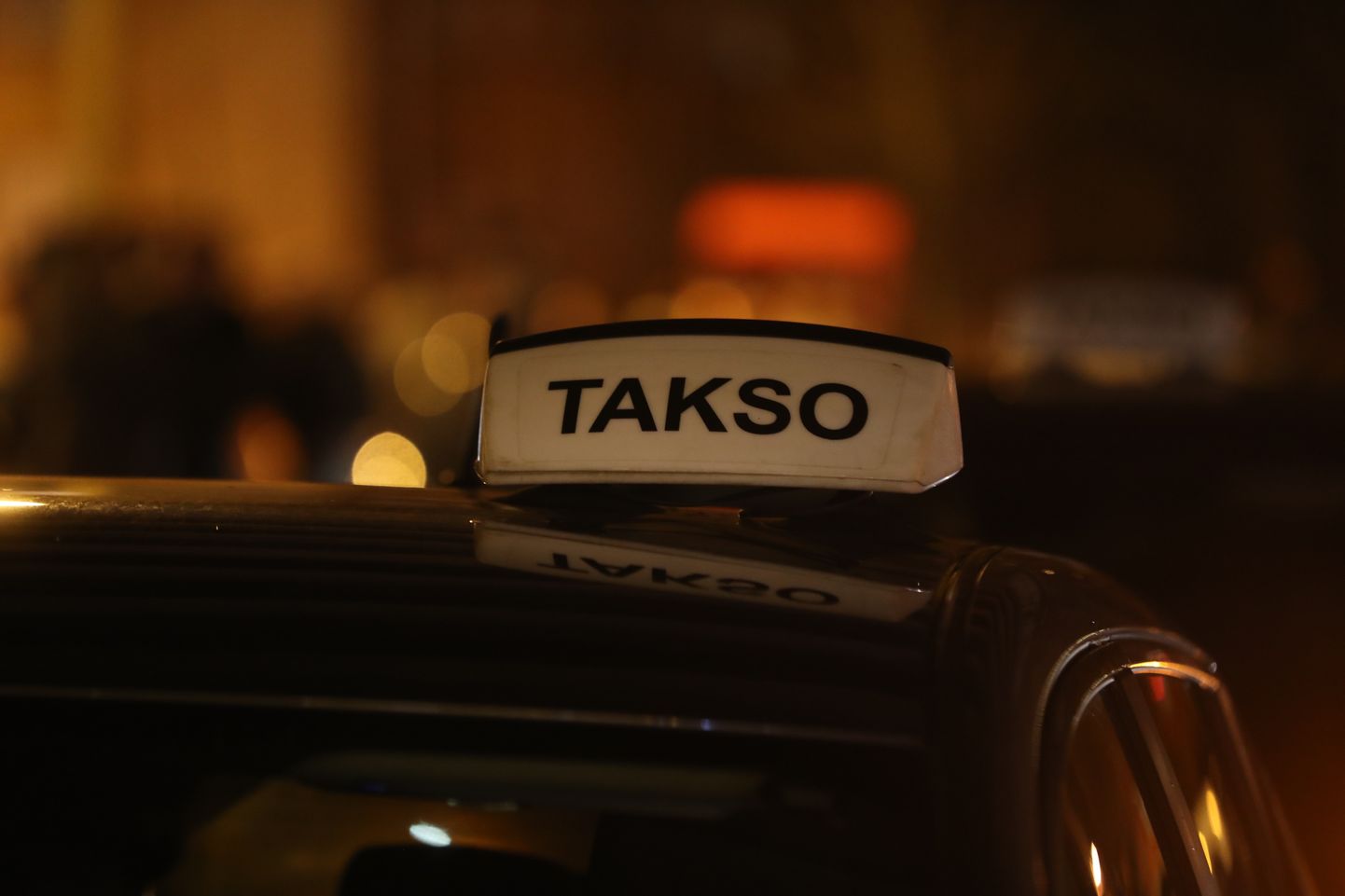 Taksoplafoon Taxify taksojuhtide meeleavaldusel.