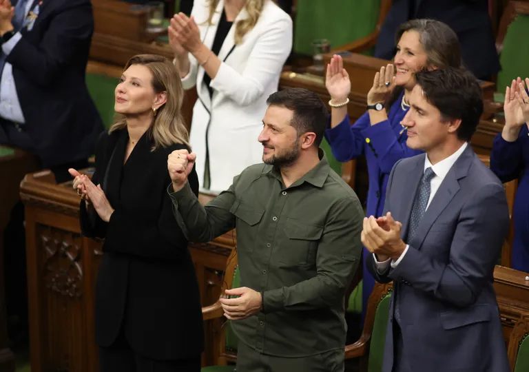 Елена Зеленская, Владимир Зеленский и премьер Канады Джастин Трюдо на заседании Палаты общин 22 сентября 2023 года.