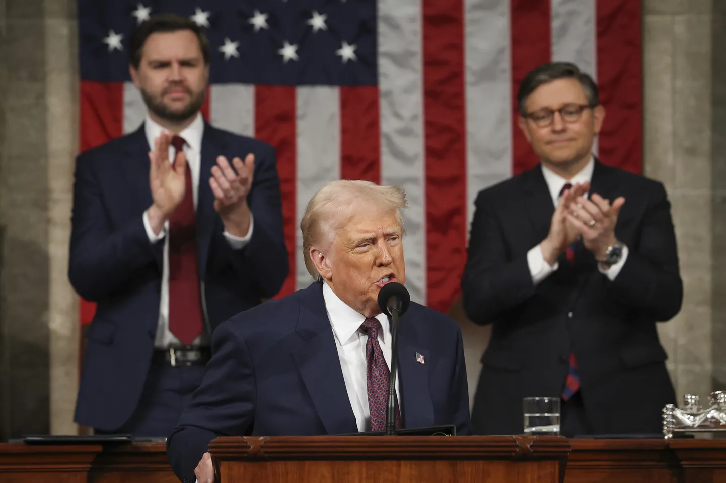 Ameerika Ühendriikide president Donald Trump kongressi ees kõnelemas.