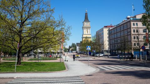 Tundmatu jalgrattur on Oulus rünnanud seljatagant mitut võõrpäritolu elanikku