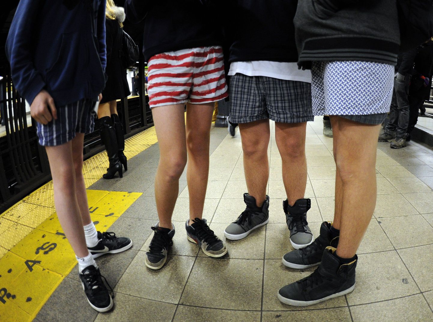 Фото сделано во время флешмоба "Без штанов в метро"