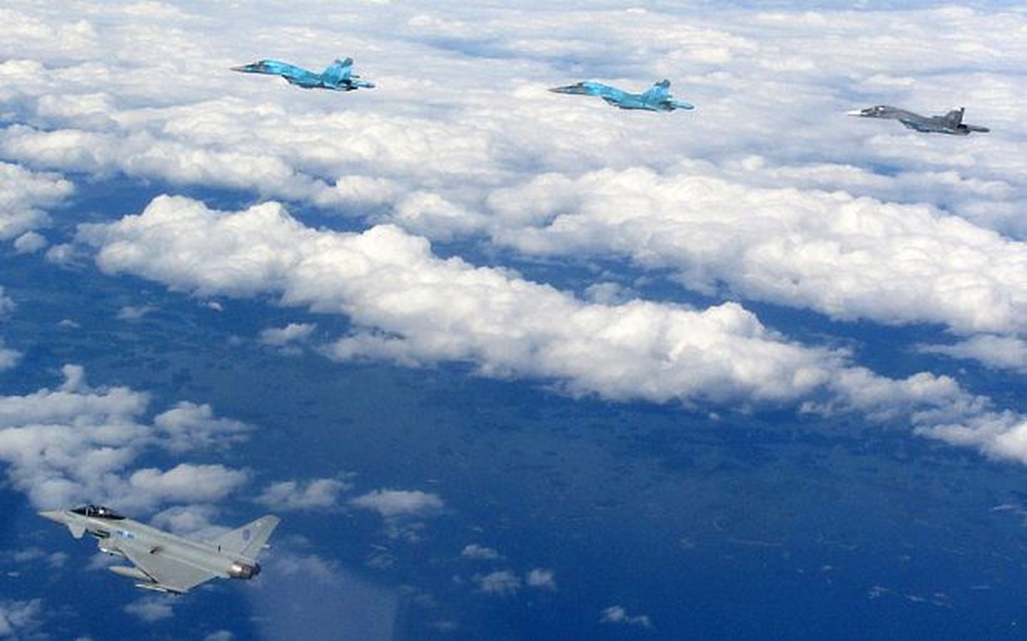 Briti Typhoon hävitaja ja Vene lennukid.