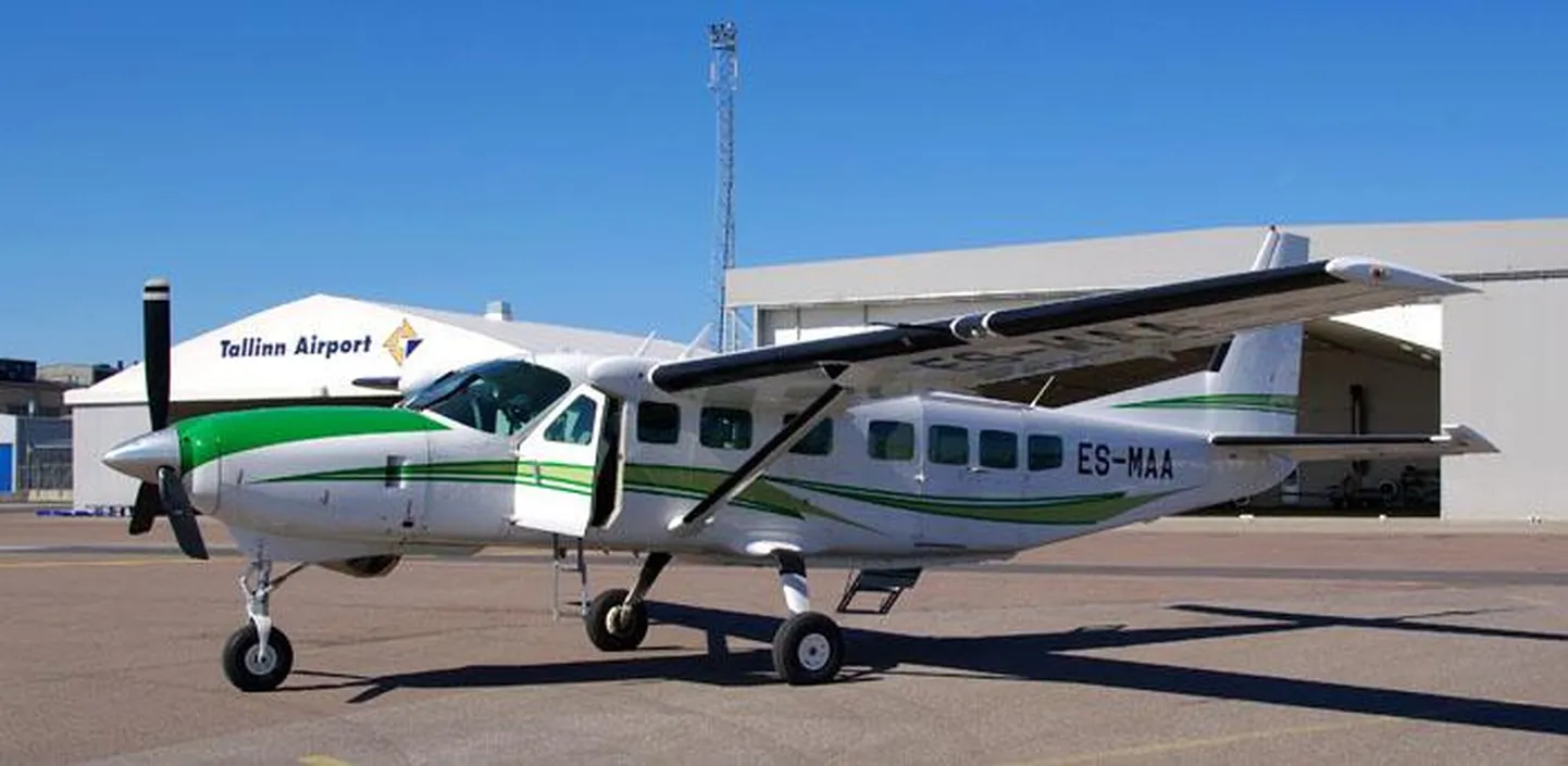 Небольшой самолет Cessna Caravan 208 B, принадлежащий Земельному департаменту.