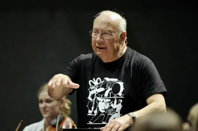 Neeme Järvi 2022. aastal Pärnu muusikafestivalil, mis oli pühendatud tema 85 aasta juubelile. Pildil juhendab ta noori dirigente Järvi akadeemias.