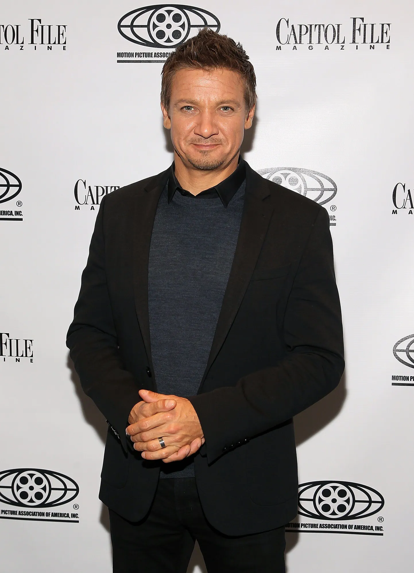 Abielusõrmusega Jeremy Renner 23. septembril
