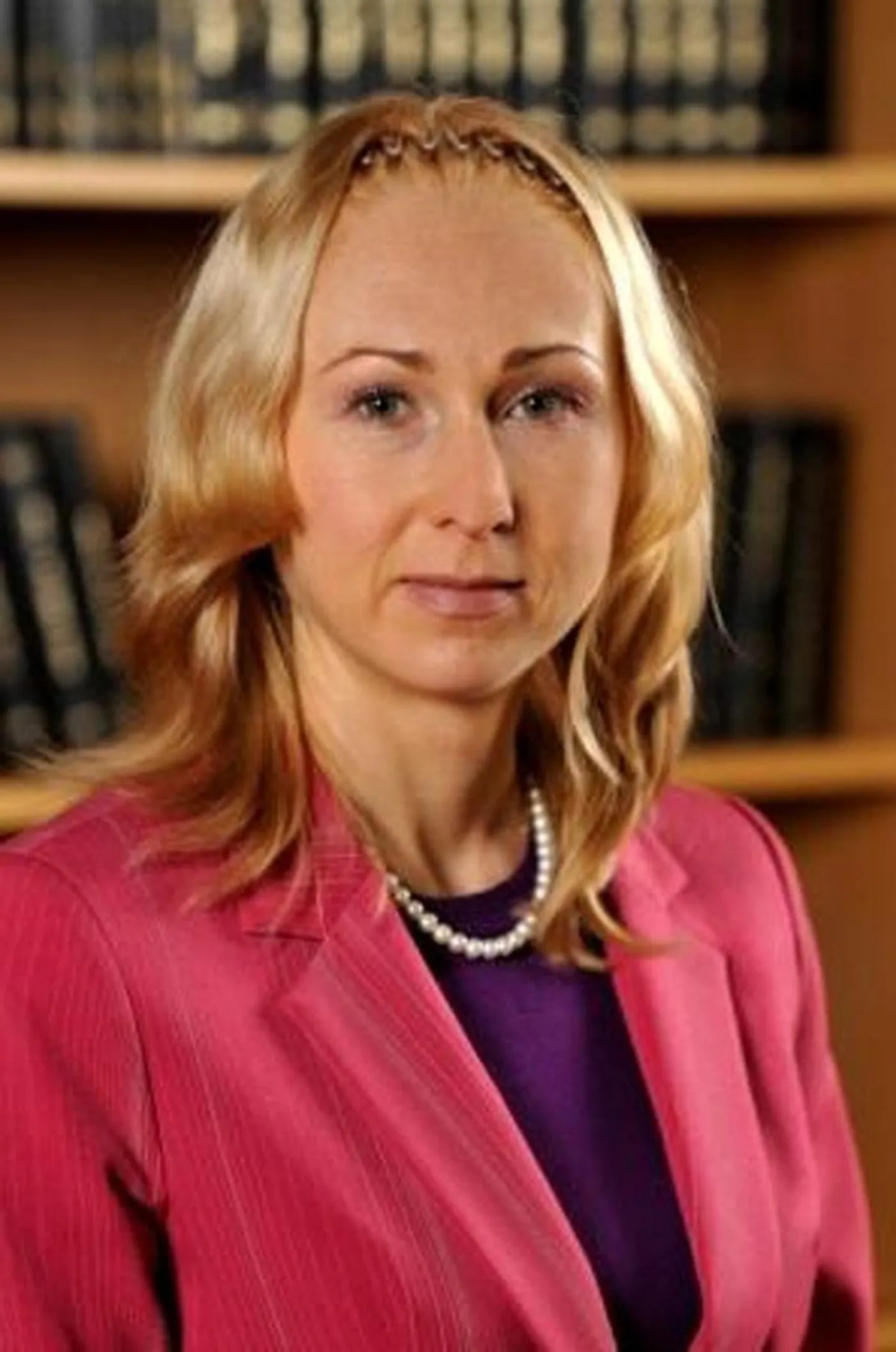 Mari Amos