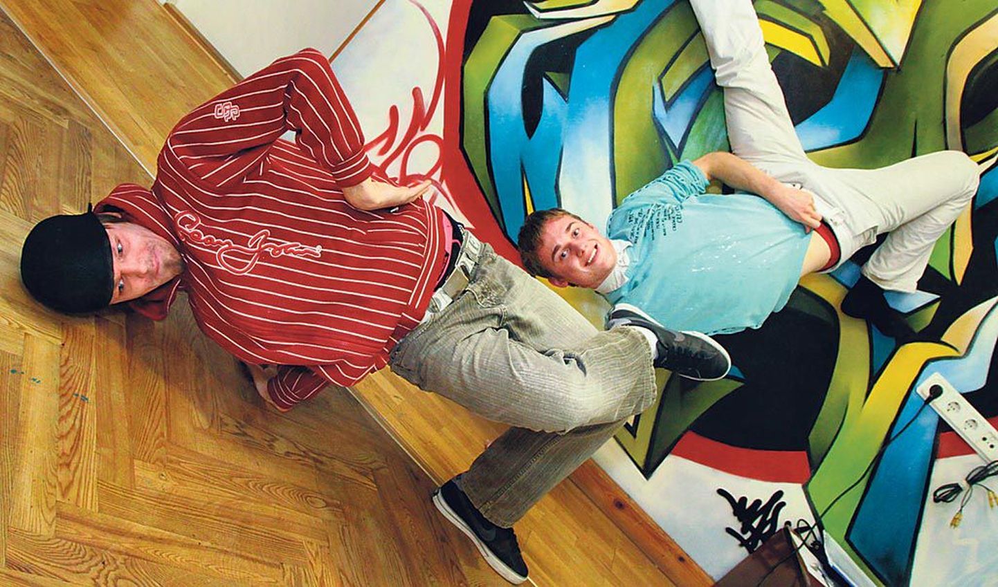Mihkel Petersonile (vasakul) ja Marten Palule on breik eneseväljenduskunst.