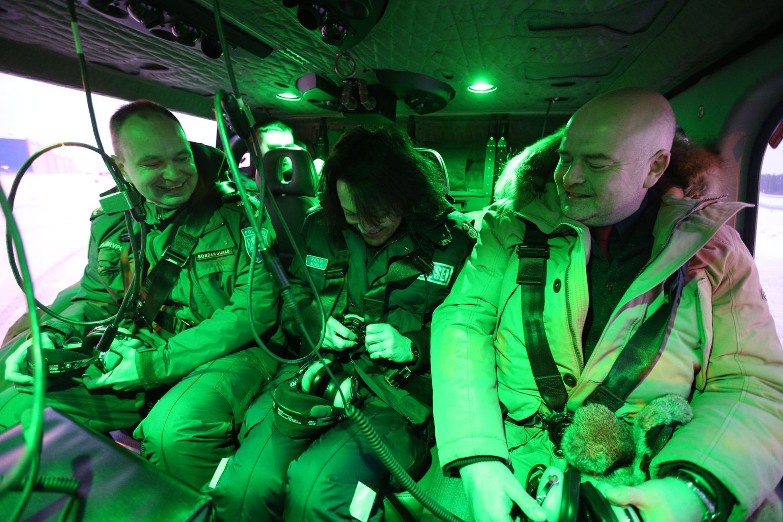 Hommikuse helikopterisõidu ajal haaras Postimehe fotograafilt hetkeks kaamera ka siseministeeriumi kantsler, kelle tehtud pilt oli igati lehekõlblik.