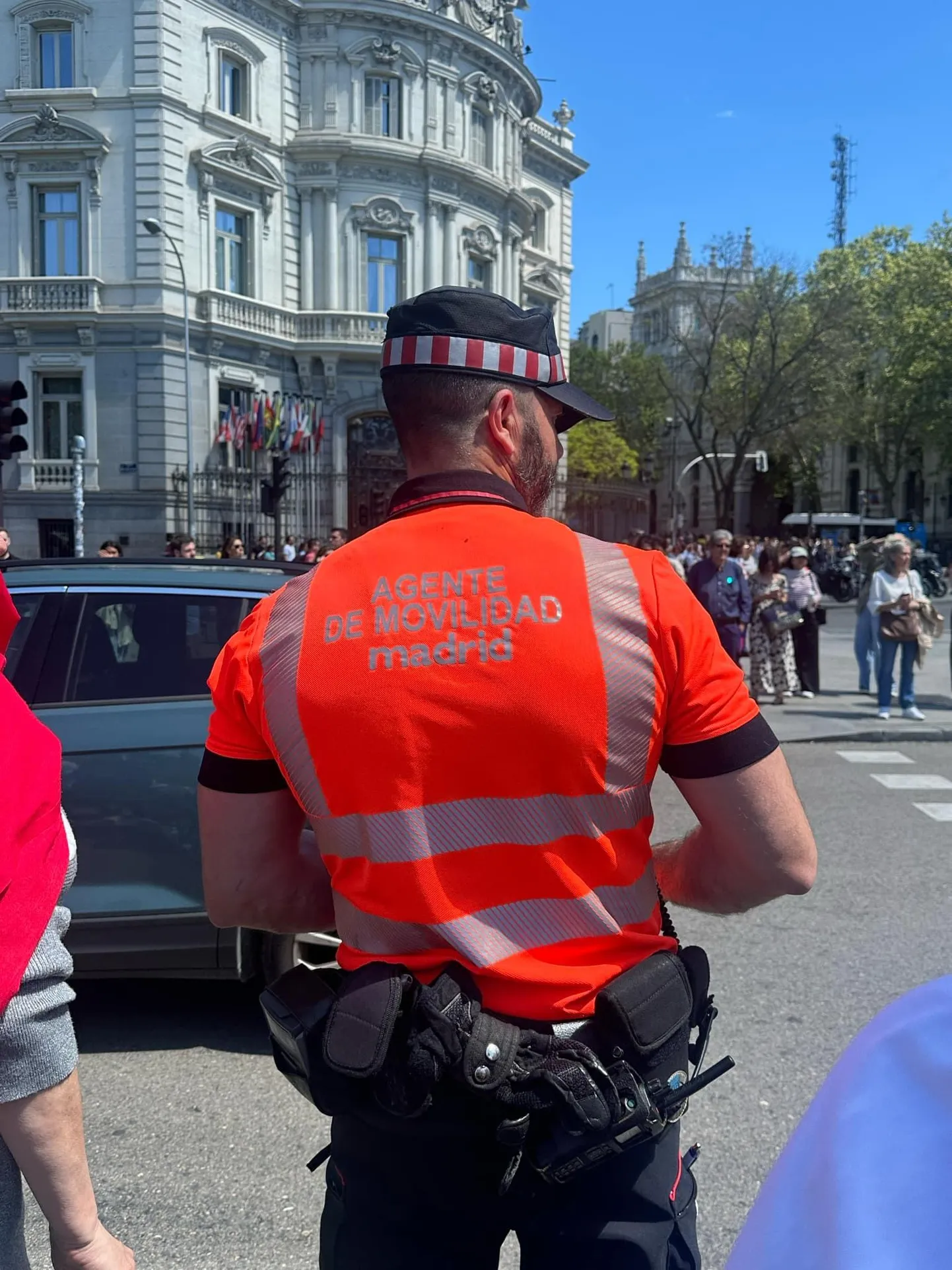 Hispaania pealinna tänavatel valvavad korda politseinikud ja liiklusametnikud.