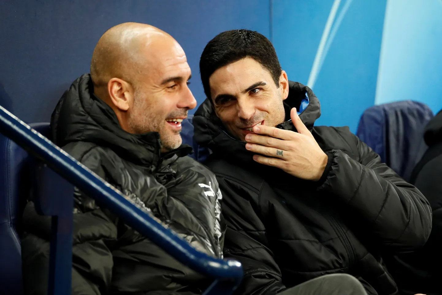 Manchester City treenerid Pep Guardiola ja Mikel Arteta (paremal).