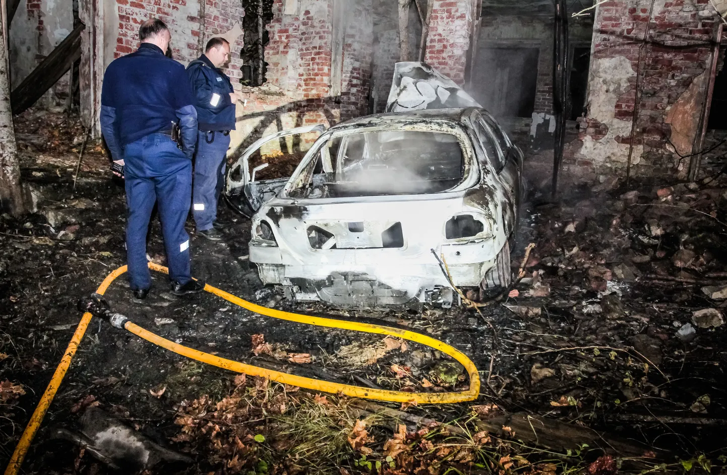 Eile õhtul Pärnus Uus-Sauga tänaval kunagise Sauga mõisa lähedal põlenud sõiduauto Ford Mondeo oli varastatud eelmisel ööl Pärnust Mai tänavalt.