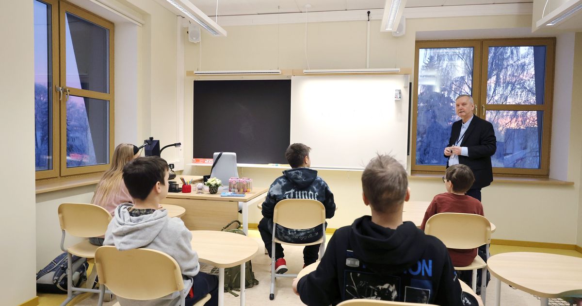 GALERII ⟩ Kroonuaia kool kolis uude majja ning kannab nüüd Pärli kooli nime