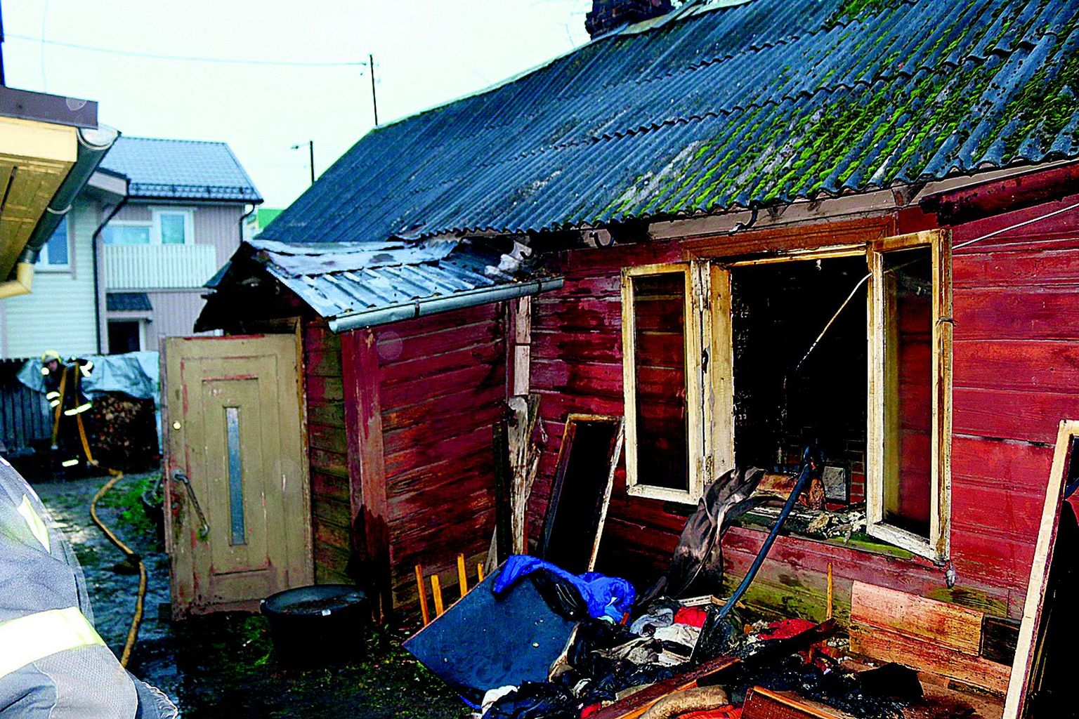 Väikeses majas Pärna tänaval elasid kaks naist, kes mõlemad hukkusid põlengus.